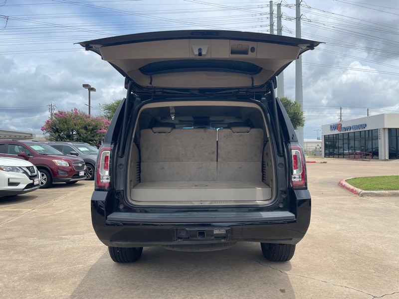 GMC Yukon Vehicle Full-screen Gallery Image 06