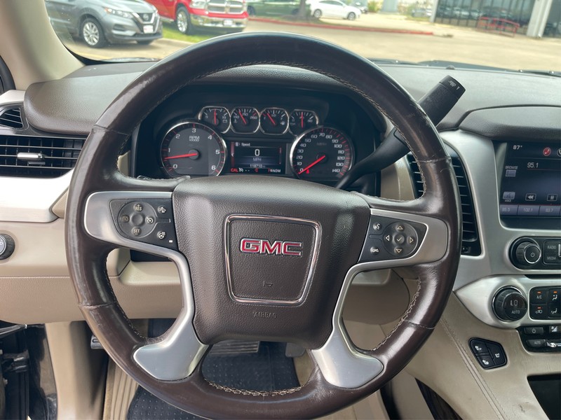 GMC Yukon Vehicle Full-screen Gallery Image 09