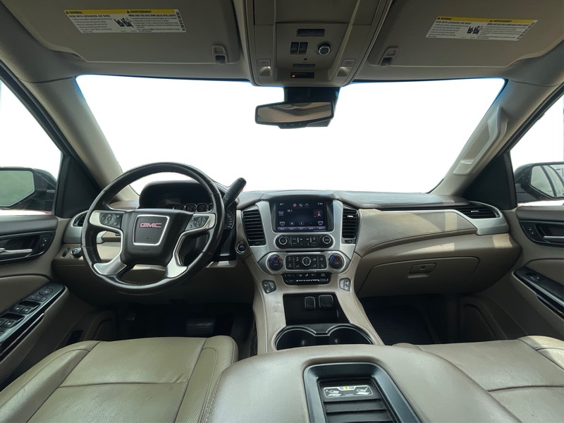 GMC Yukon Vehicle Full-screen Gallery Image 11