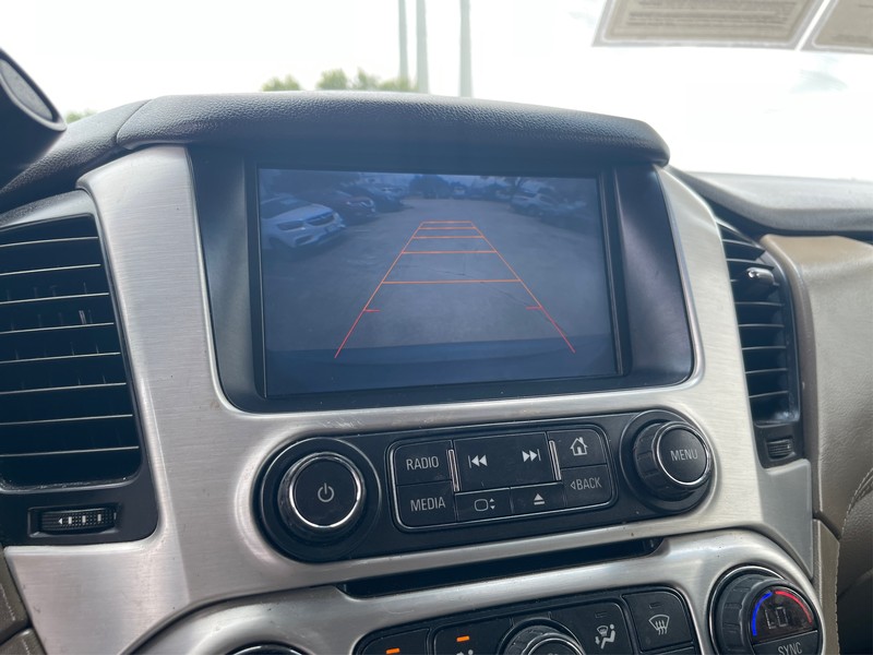 GMC Yukon Vehicle Full-screen Gallery Image 12