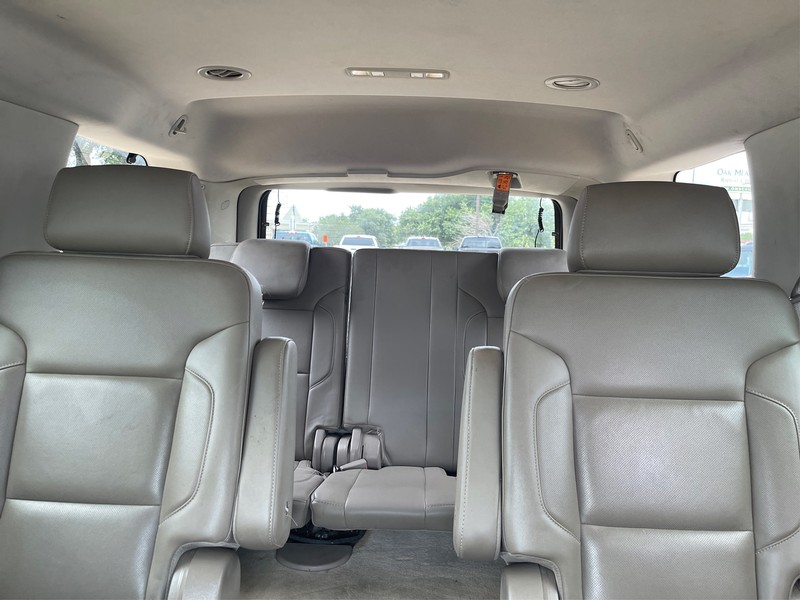 GMC Yukon Vehicle Full-screen Gallery Image 13