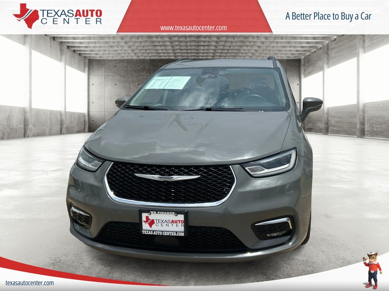 Chrysler Pacifica Vehicle Full-screen Gallery Image 03