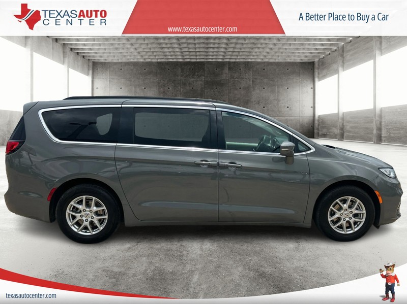 Chrysler Pacifica Vehicle Full-screen Gallery Image 04