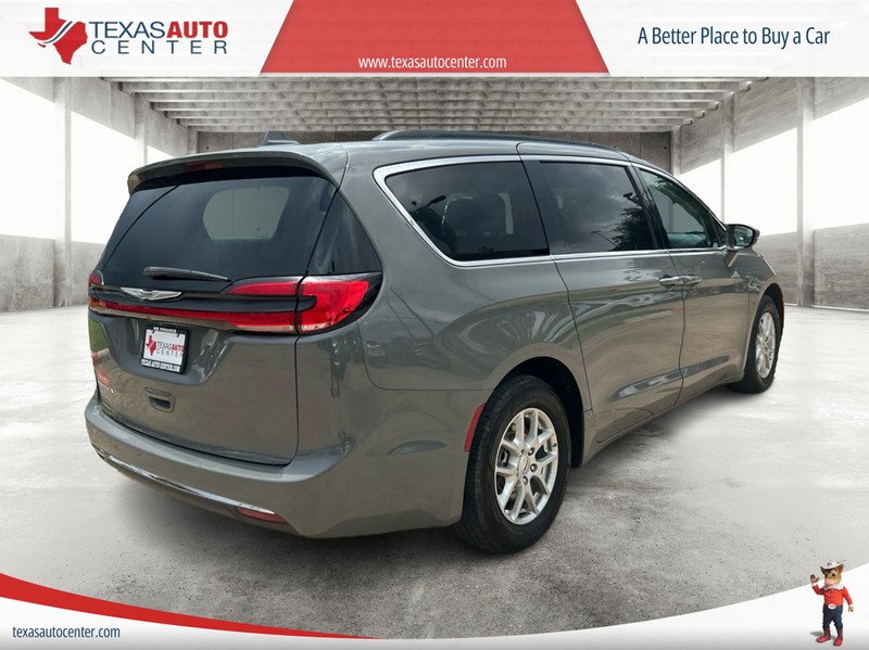 Chrysler Pacifica Vehicle Full-screen Gallery Image 06