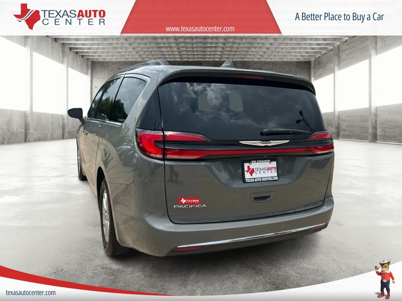 Chrysler Pacifica Vehicle Full-screen Gallery Image 07