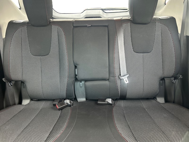 Chevrolet Equinox Vehicle Full-screen Gallery Image 13