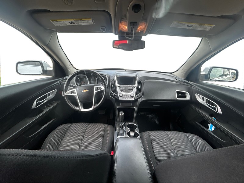 Chevrolet Equinox Vehicle Full-screen Gallery Image 16