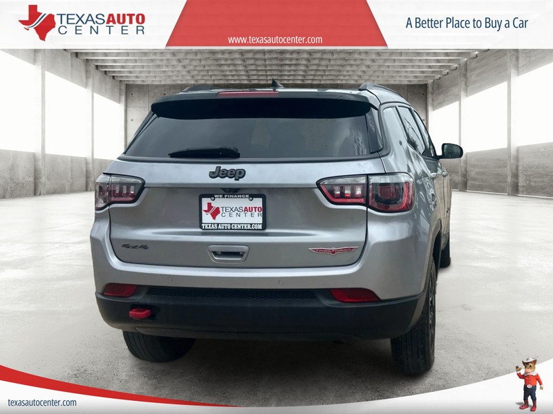 Jeep Compass Vehicle Full-screen Gallery Image 06