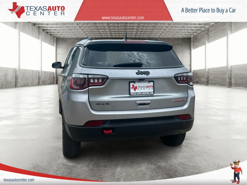 Jeep Compass Vehicle Full-screen Gallery Image 08