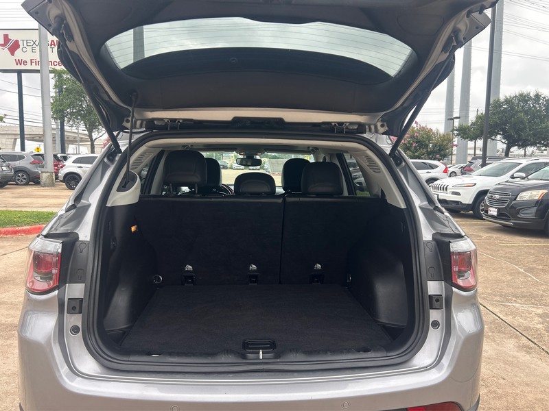 Jeep Compass Vehicle Full-screen Gallery Image 11