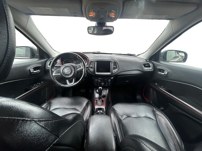 Jeep Compass Vehicle Full-screen Gallery Image 15