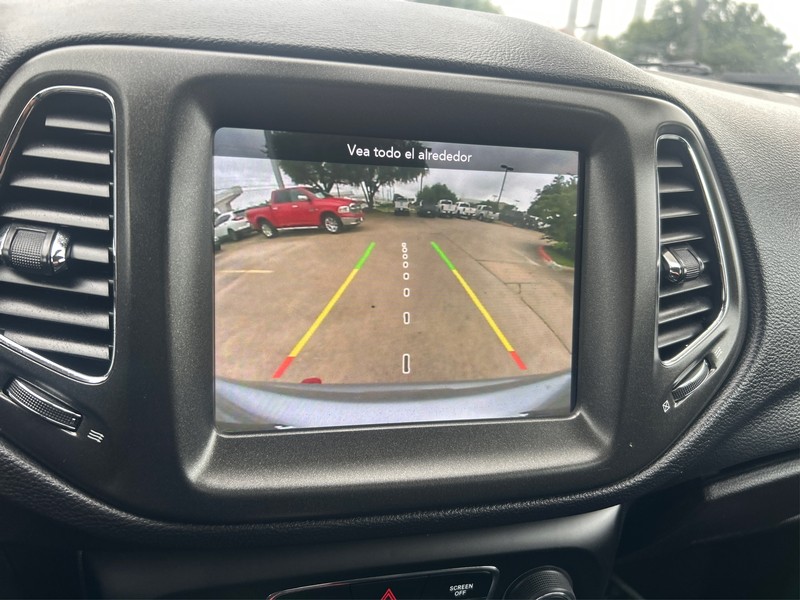 Jeep Compass Vehicle Full-screen Gallery Image 17