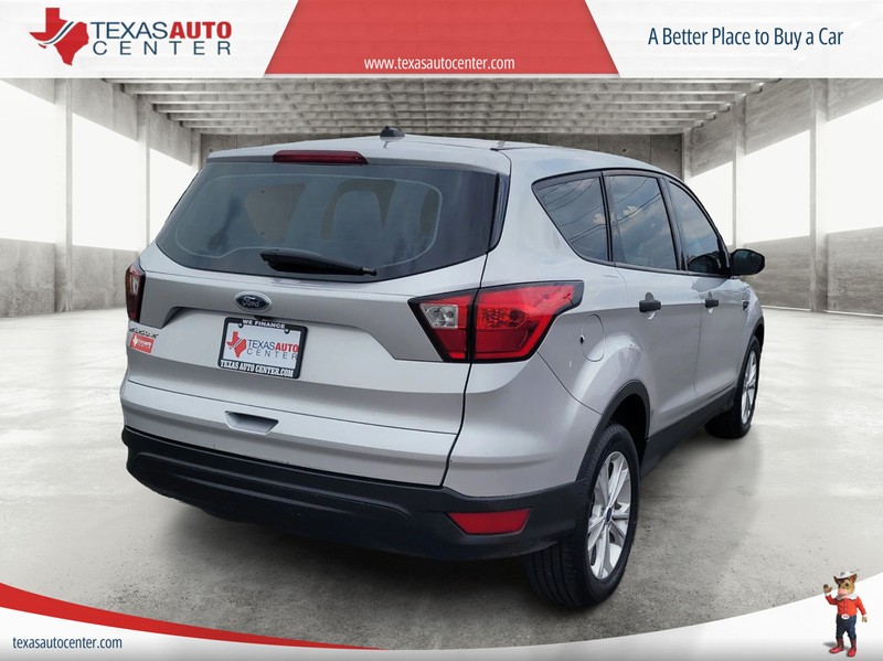 Ford Escape Vehicle Full-screen Gallery Image 07