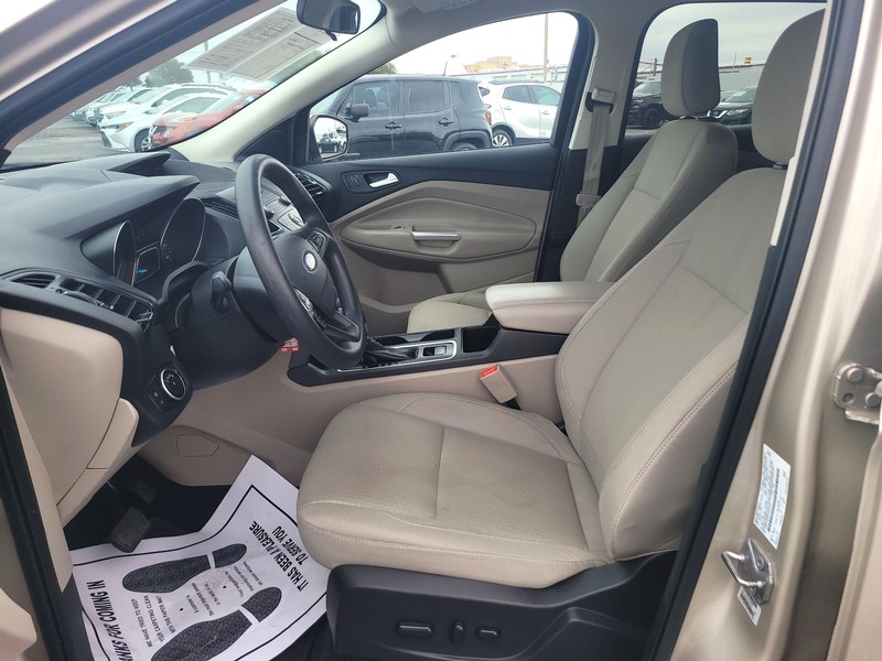 Ford Escape Vehicle Full-screen Gallery Image 09