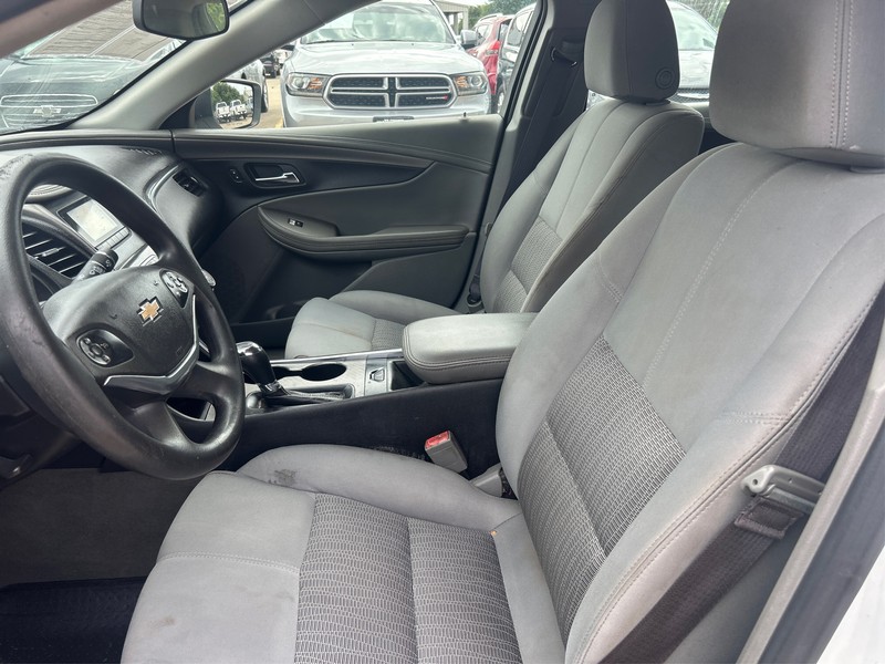 Chevrolet Impala Vehicle Full-screen Gallery Image 9