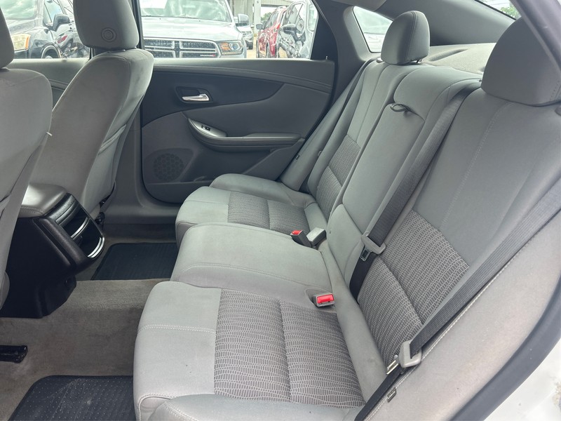Chevrolet Impala Vehicle Full-screen Gallery Image 10