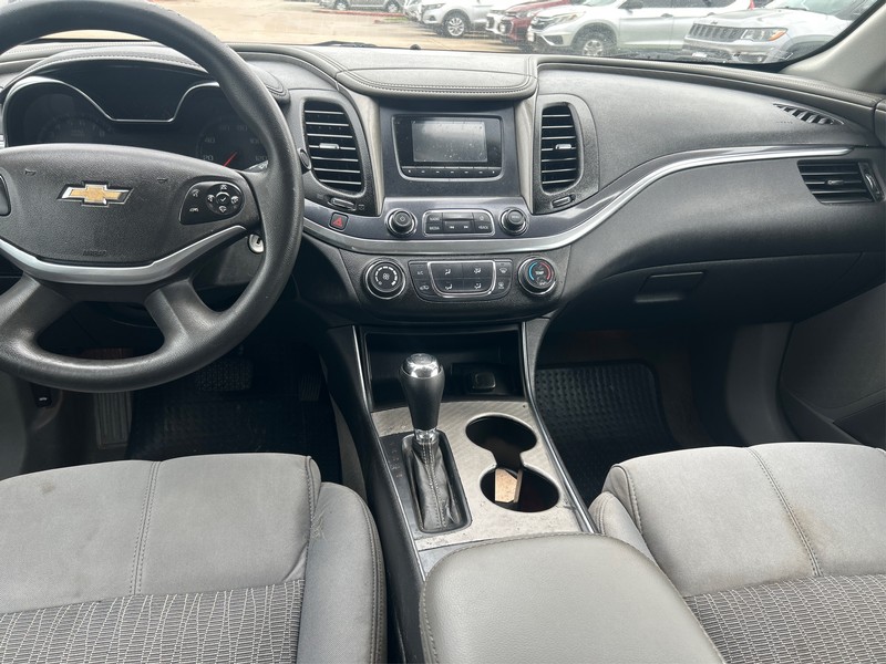 Chevrolet Impala Vehicle Full-screen Gallery Image 12