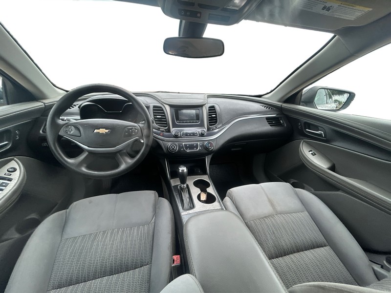 Chevrolet Impala Vehicle Full-screen Gallery Image 16