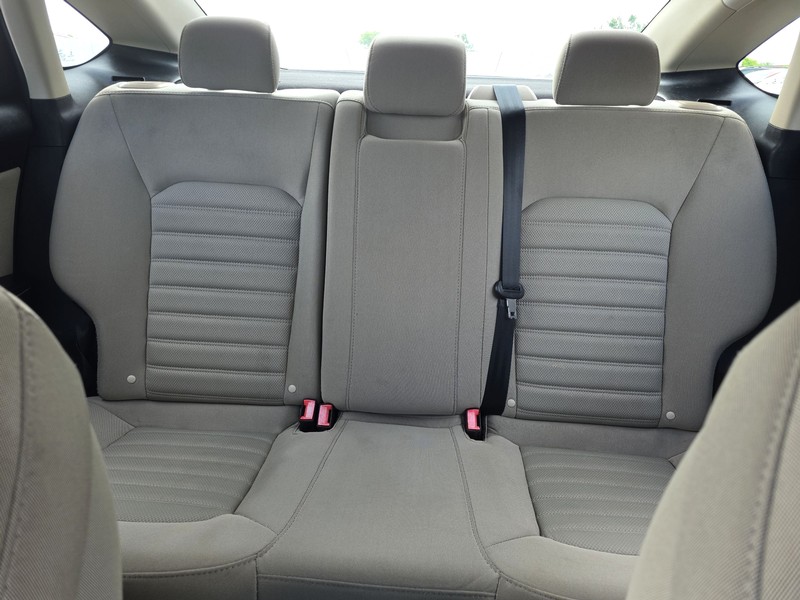 Ford Fusion Hybrid Vehicle Full-screen Gallery Image 12
