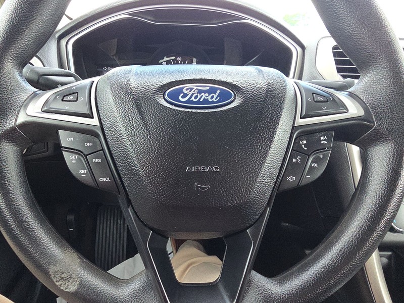 Ford Fusion Hybrid Vehicle Full-screen Gallery Image 13
