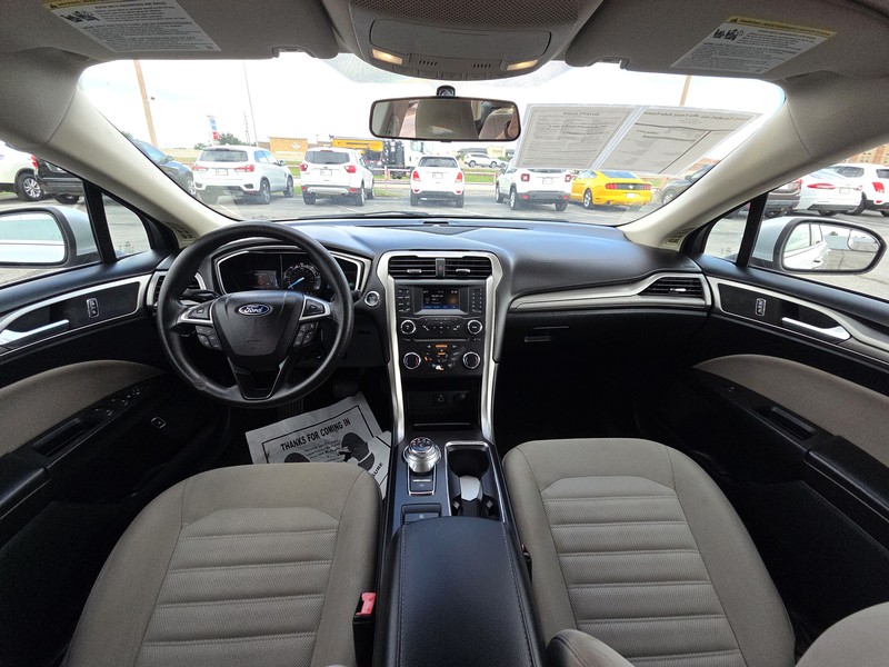 Ford Fusion Hybrid Vehicle Full-screen Gallery Image 14