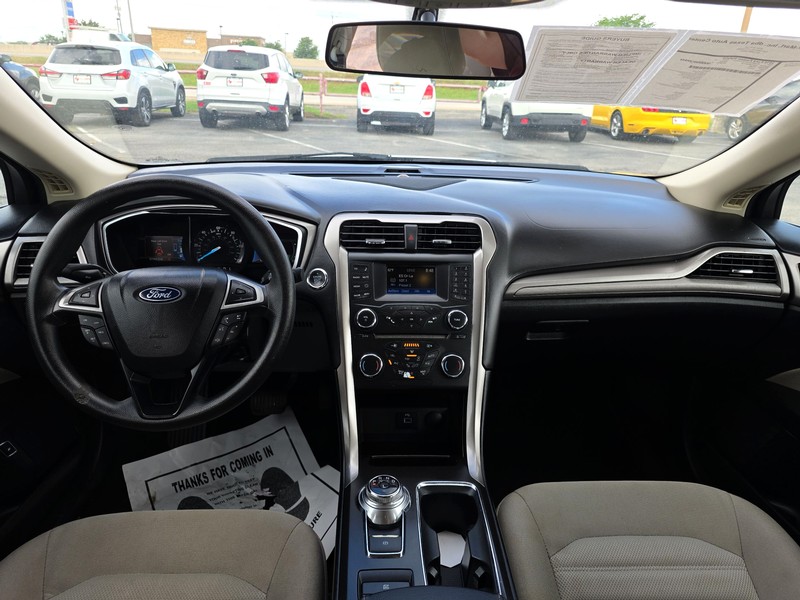 Ford Fusion Hybrid Vehicle Full-screen Gallery Image 15