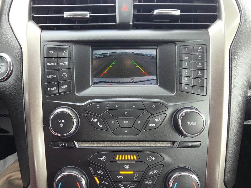 Ford Fusion Hybrid Vehicle Full-screen Gallery Image 16