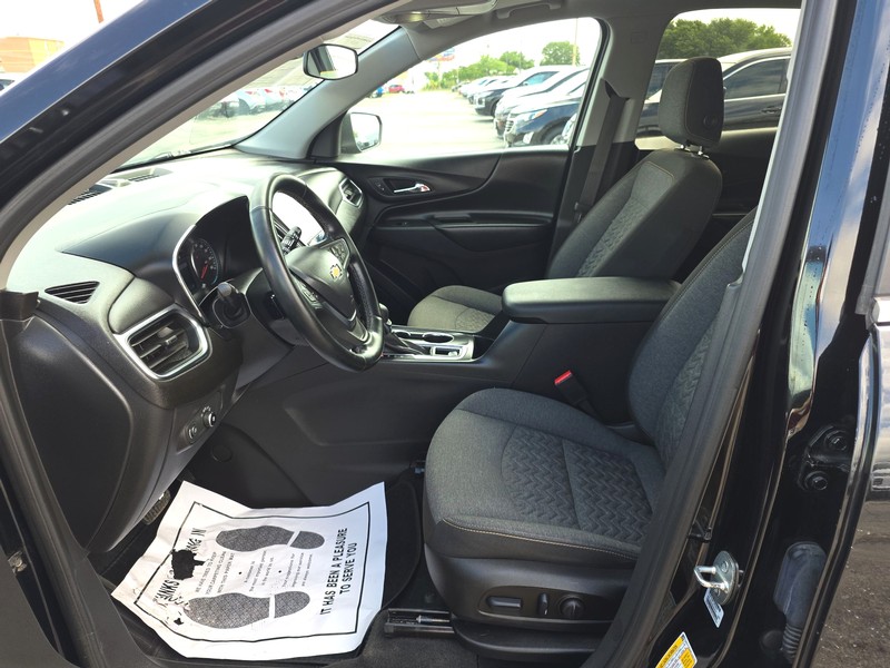 Chevrolet Equinox Vehicle Full-screen Gallery Image 09
