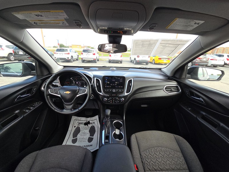 Chevrolet Equinox Vehicle Full-screen Gallery Image 15