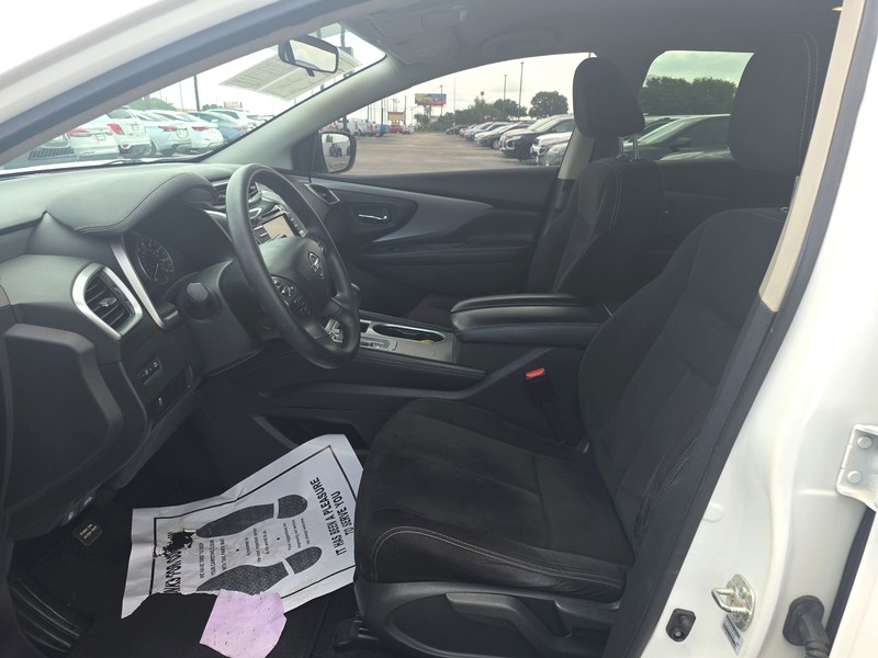 Nissan Murano Vehicle Full-screen Gallery Image 09