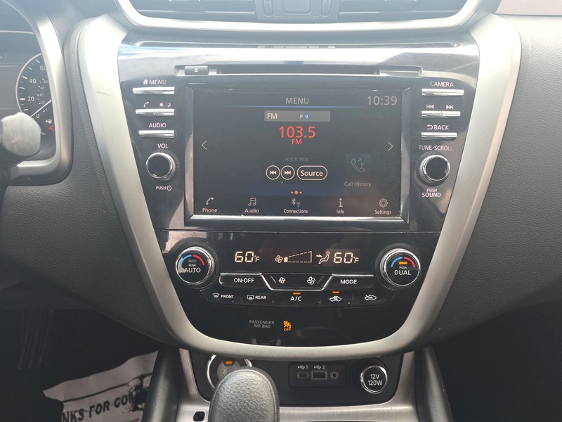 Nissan Murano Vehicle Full-screen Gallery Image 12