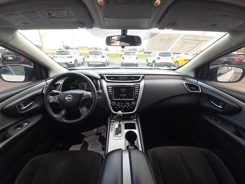 Nissan Murano Vehicle Full-screen Gallery Image 15