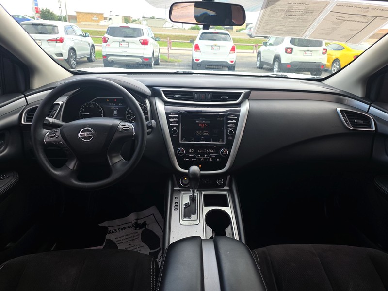 Nissan Murano Vehicle Full-screen Gallery Image 16