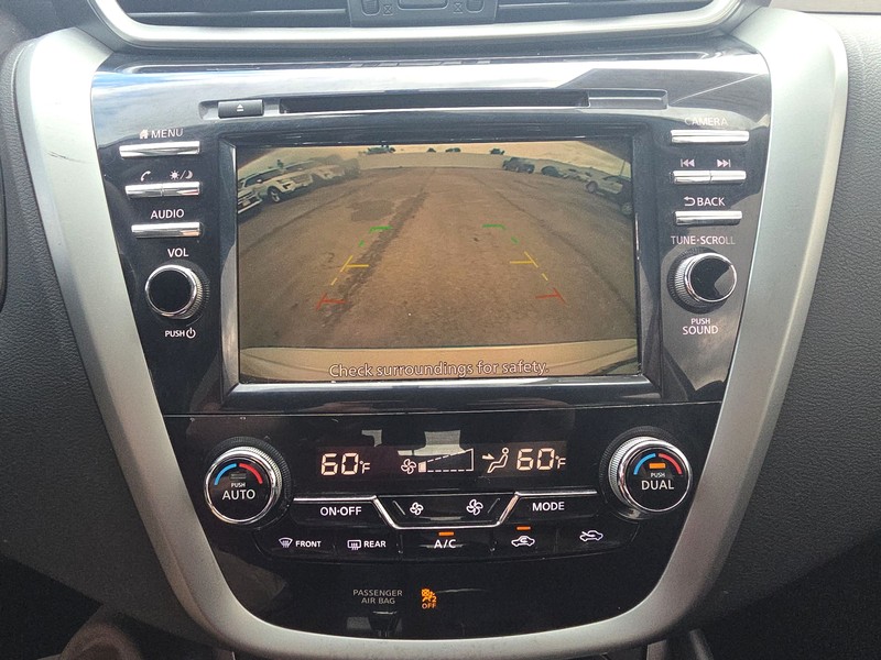 Nissan Murano Vehicle Full-screen Gallery Image 17