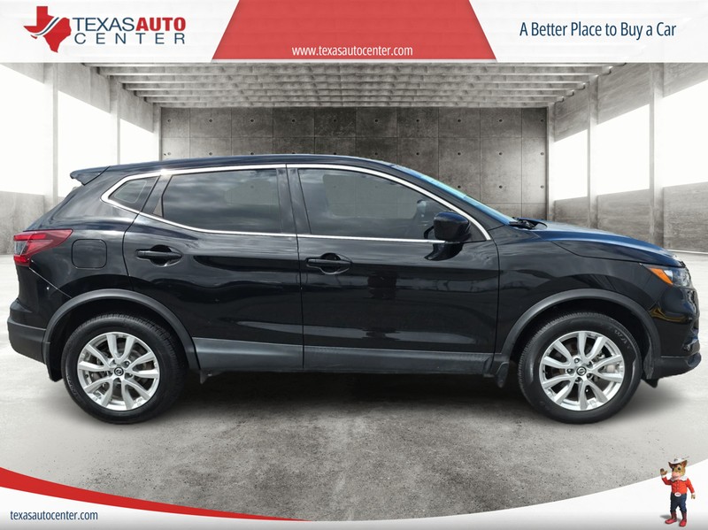 Nissan Rogue Sport Vehicle Full-screen Gallery Image 04