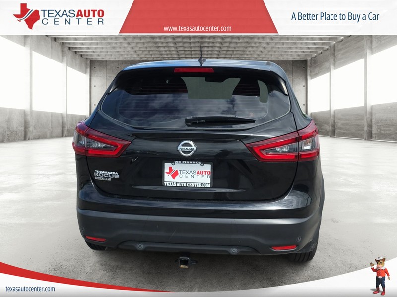 Nissan Rogue Sport Vehicle Full-screen Gallery Image 06