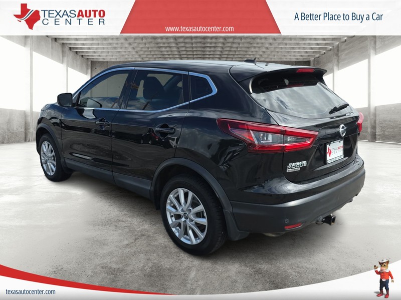 Nissan Rogue Sport Vehicle Full-screen Gallery Image 08