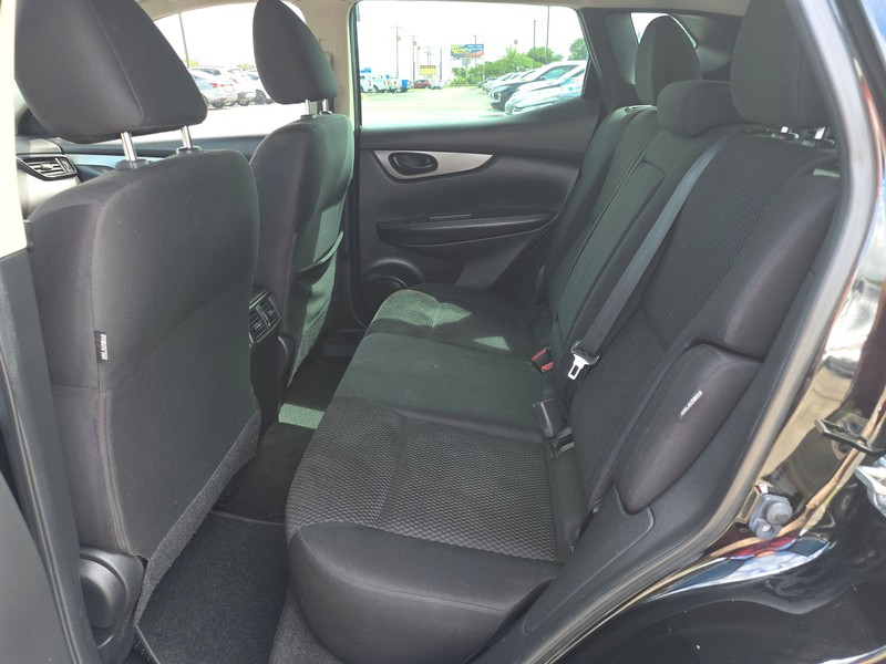 Nissan Rogue Sport Vehicle Full-screen Gallery Image 10