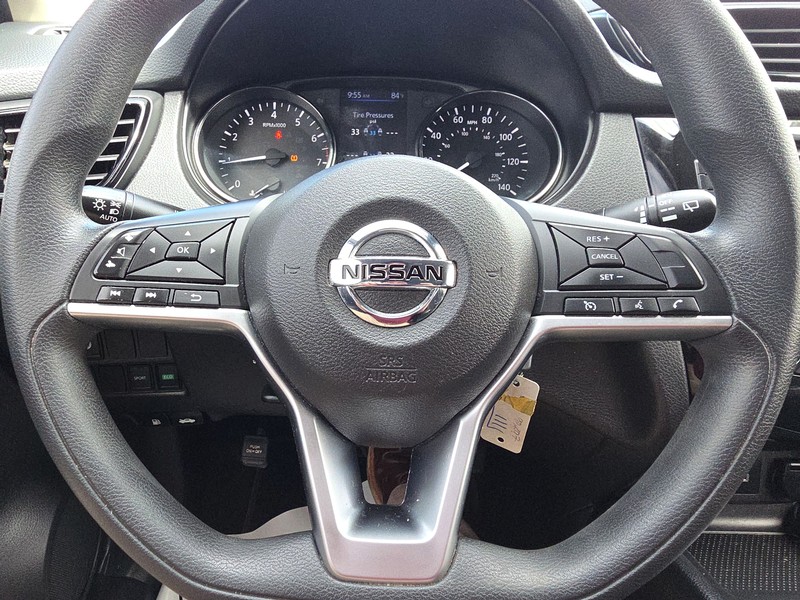 Nissan Rogue Sport Vehicle Full-screen Gallery Image 14