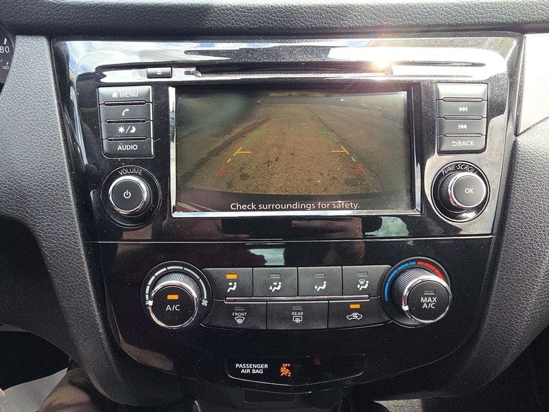 Nissan Rogue Sport Vehicle Full-screen Gallery Image 17