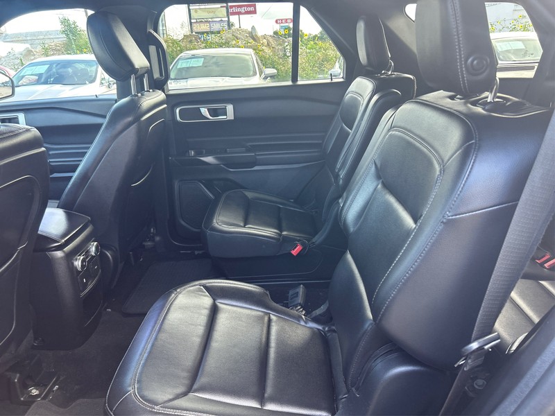 Ford Explorer Vehicle Full-screen Gallery Image 09