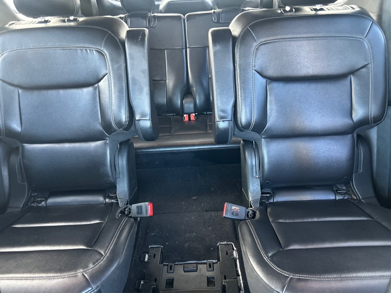Ford Explorer Vehicle Full-screen Gallery Image 12
