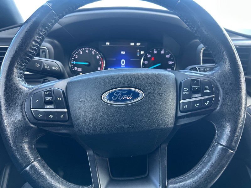 Ford Explorer Vehicle Full-screen Gallery Image 13