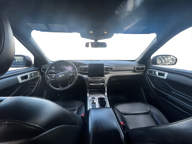 Ford Explorer Vehicle Full-screen Gallery Image 14