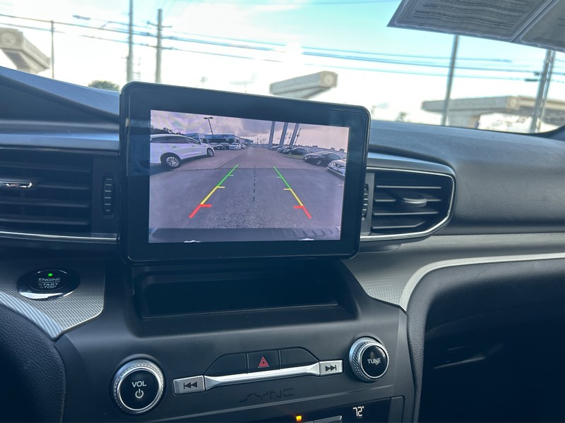 Ford Explorer Vehicle Full-screen Gallery Image 16