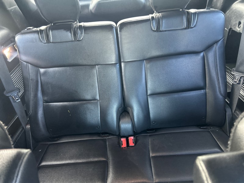 Ford Explorer Vehicle Full-screen Gallery Image 17