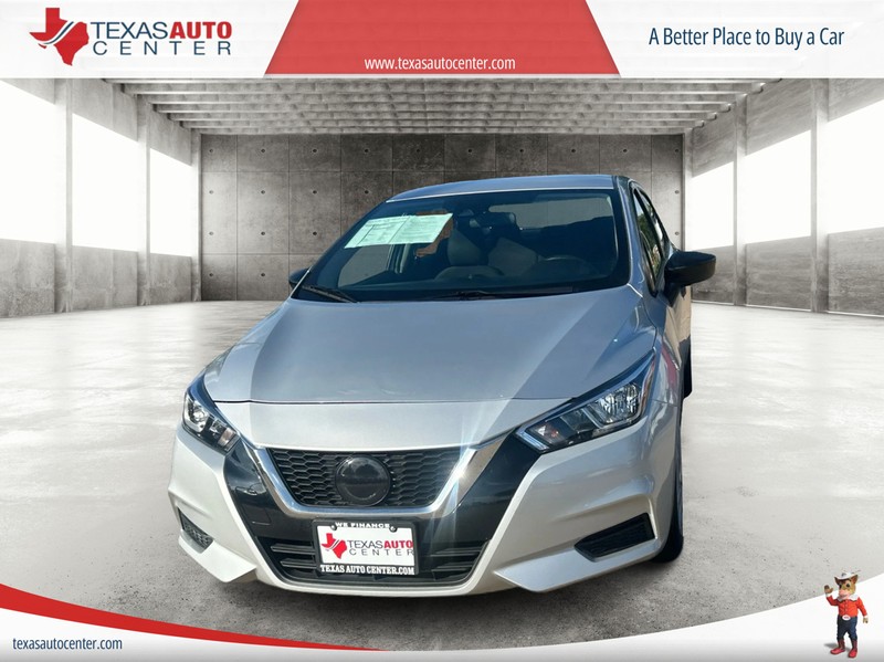 Nissan Versa Vehicle Full-screen Gallery Image 03