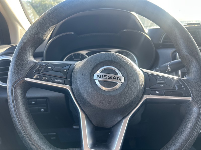Nissan Versa Vehicle Full-screen Gallery Image 13