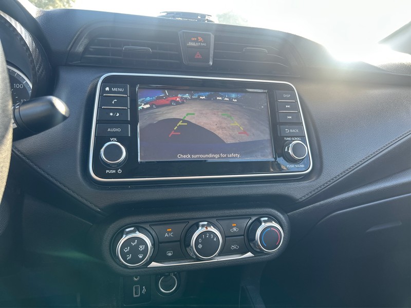 Nissan Versa Vehicle Full-screen Gallery Image 16
