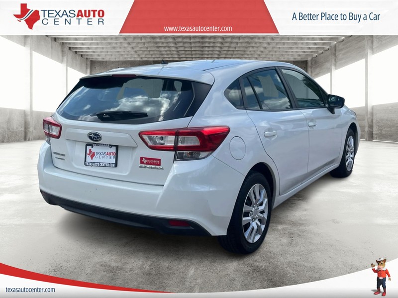 Subaru Impreza Vehicle Full-screen Gallery Image 7